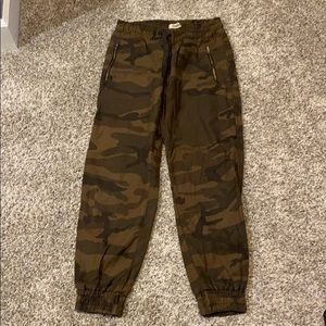 Aritzia TNA Alix jogger